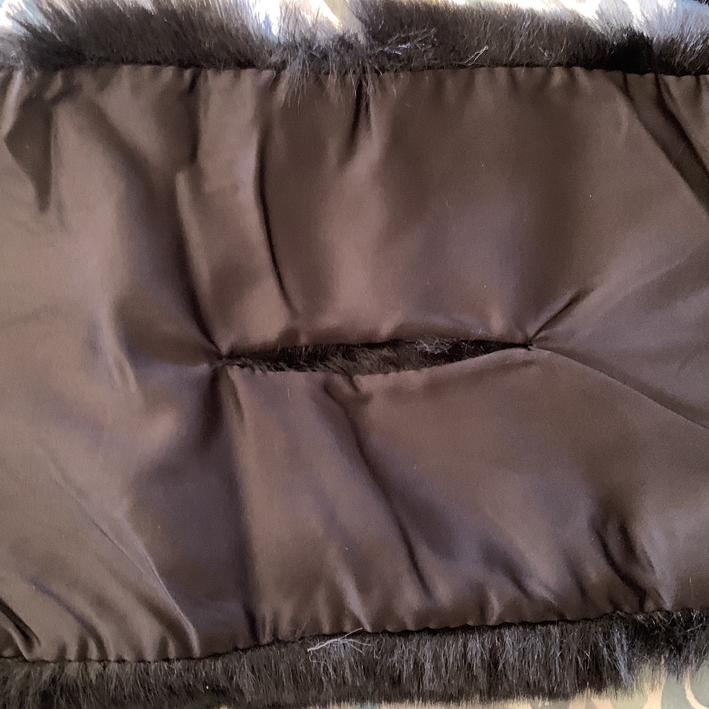 Brand new!  Beautiful faux fur scarf - Picture 4 of 4